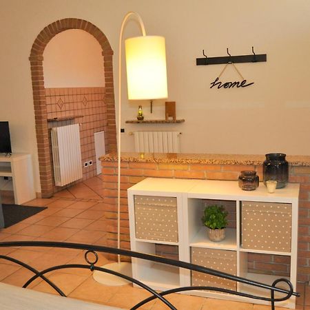 Monolocale - B&B Sarita'S Rooms Certosa di Pavia Bagian luar foto