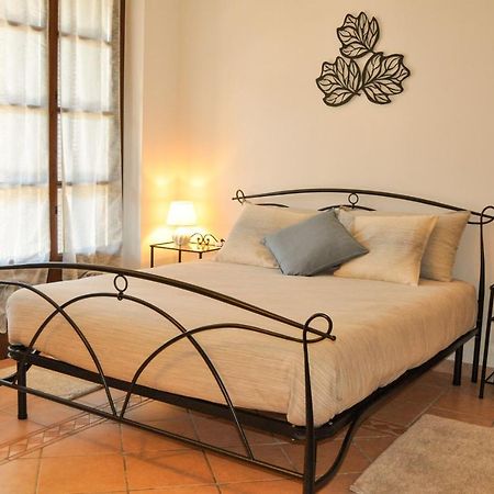 Monolocale - B&B Sarita'S Rooms Certosa di Pavia Bagian luar foto