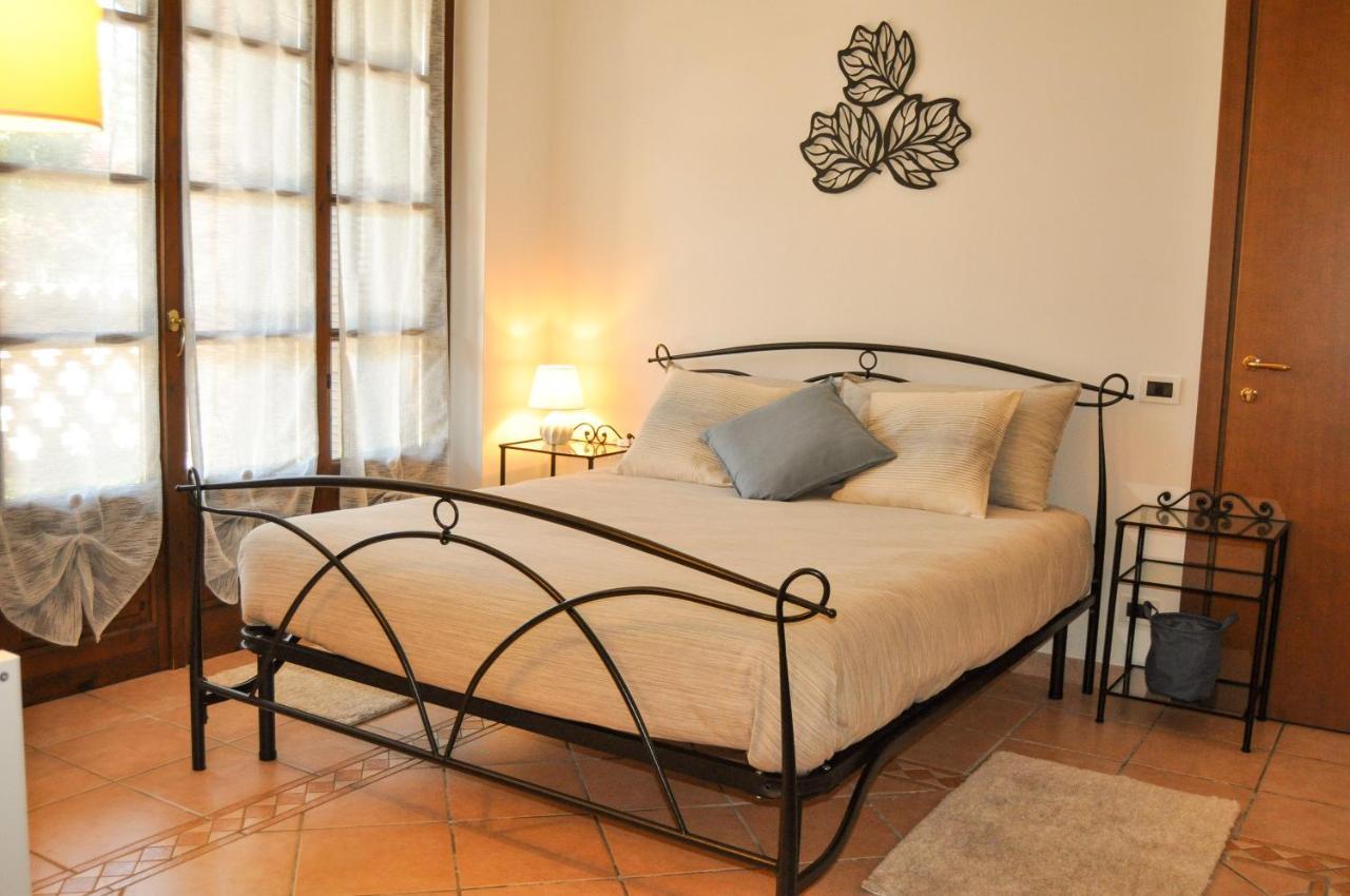 Monolocale - B&B Sarita'S Rooms Certosa di Pavia Bagian luar foto