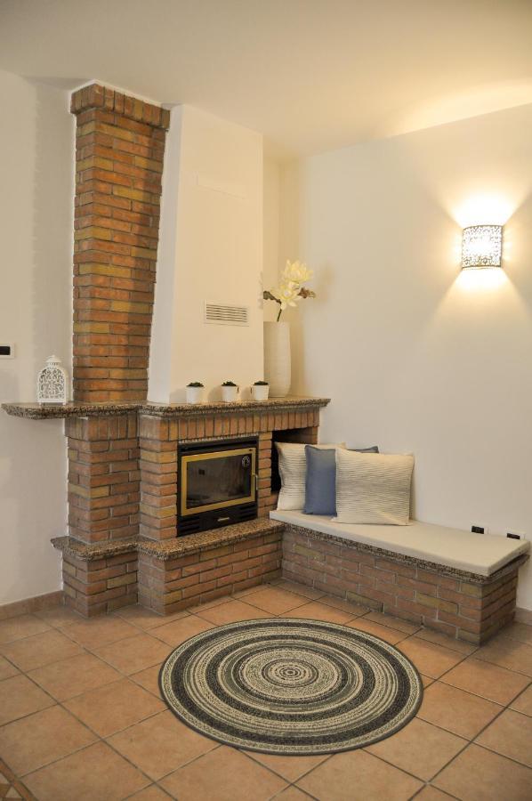 Monolocale - B&B Sarita'S Rooms Certosa di Pavia Bagian luar foto